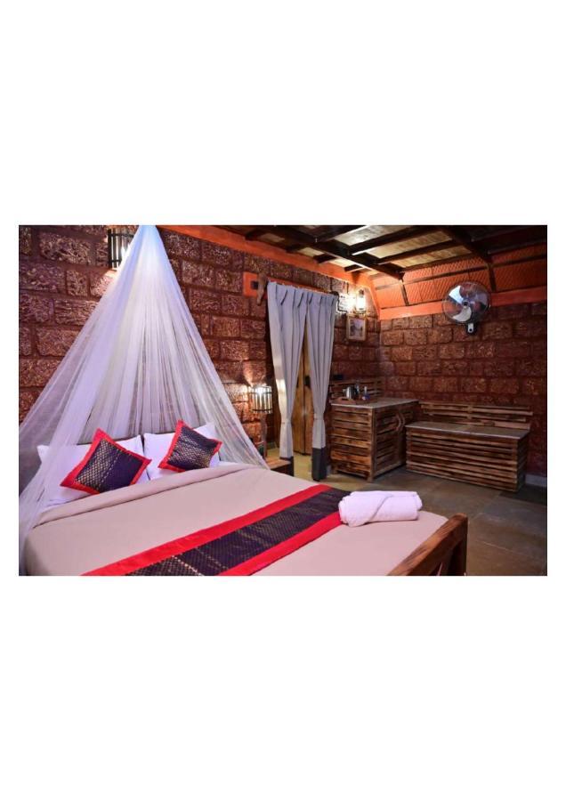Hotel The Horse & Chariot Madikeri Esterno foto