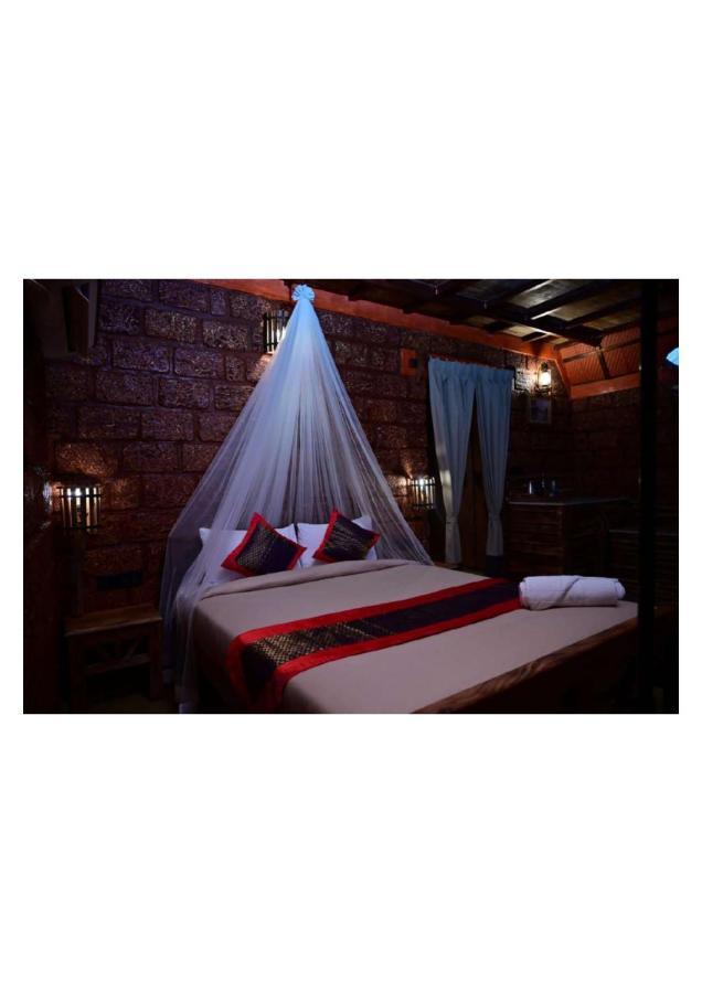 Hotel The Horse & Chariot Madikeri Esterno foto